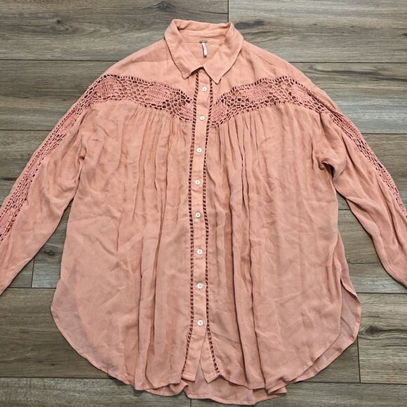 Free People Katie Bird Blouse SZ Large Pink Crochet Knit Oversized Button Up - Picture 2 of 9